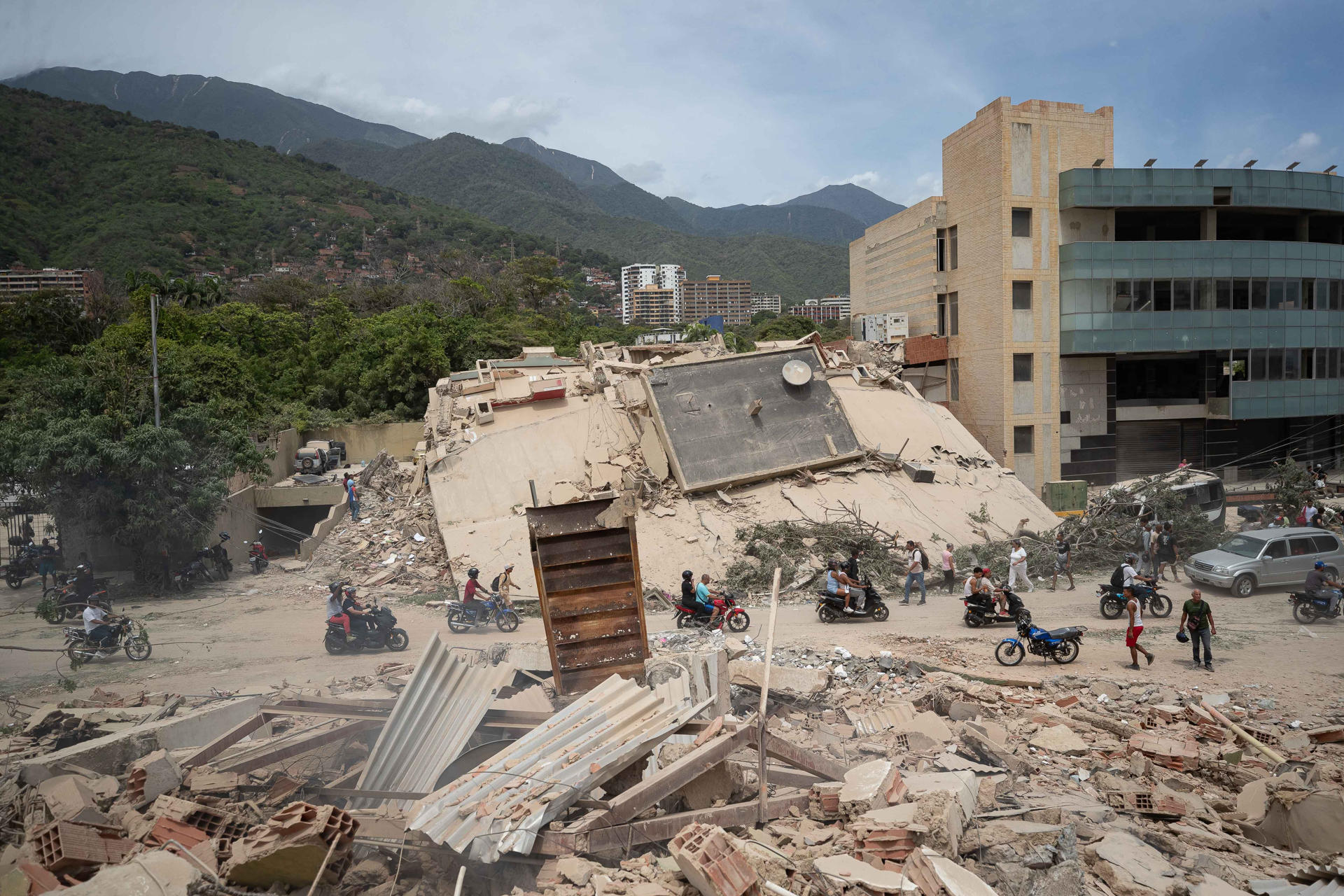  Colapso total en La Guaira: el edificio que se derrumbó en segundos 