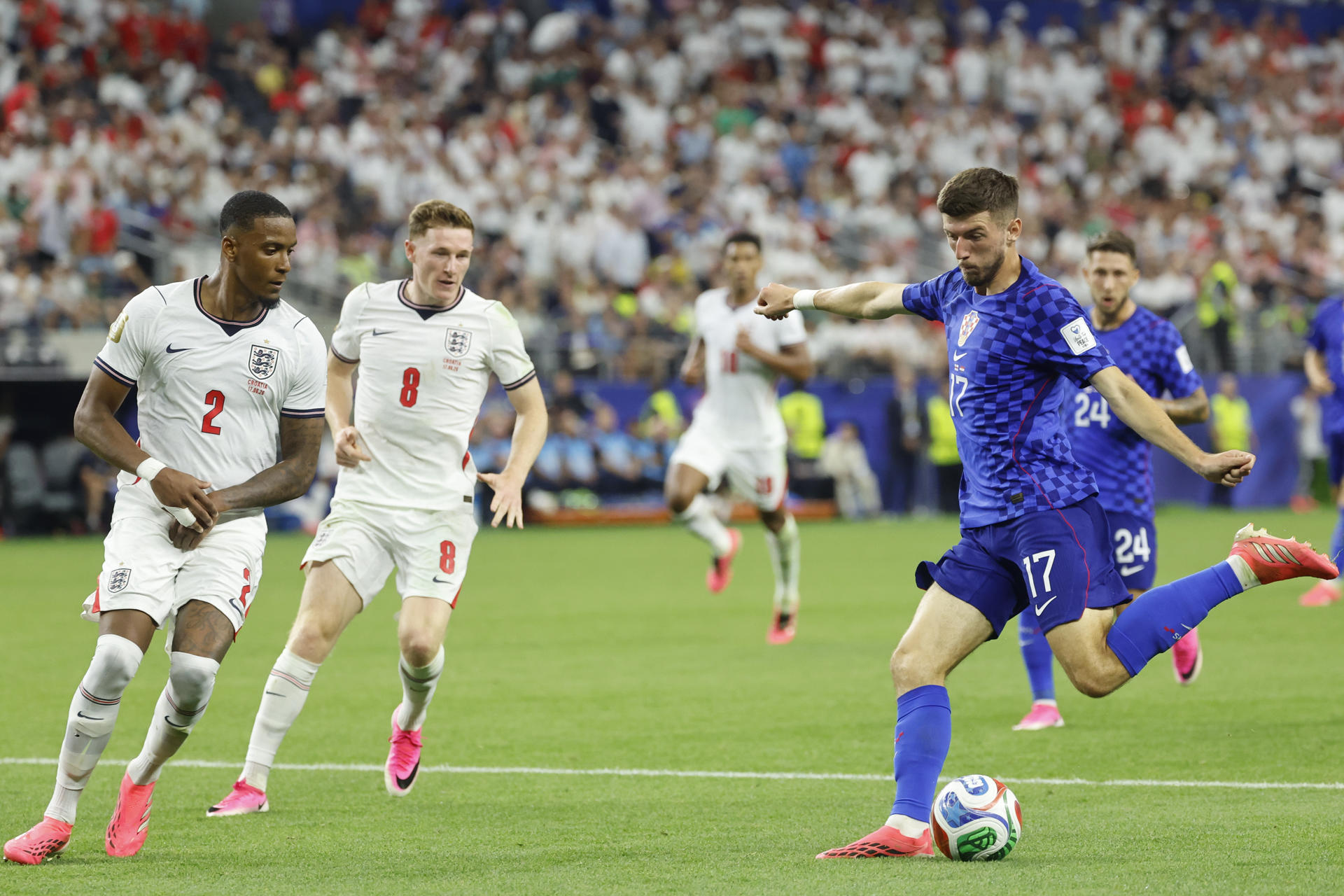 Hinchas estallaron contra las pausas de hidratación en el partido entre Inglaterra y Croacia (VIDEO)