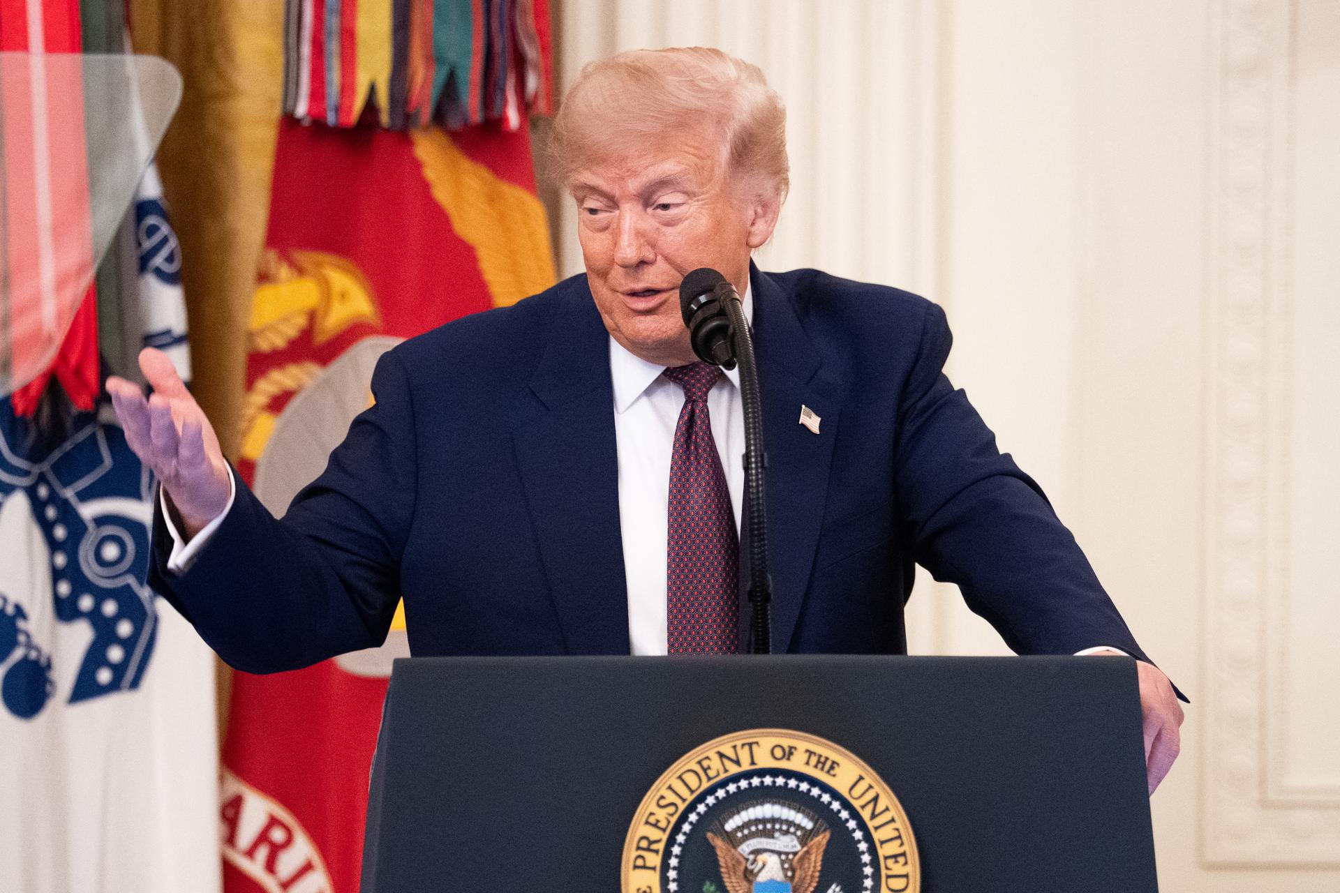 La respuesta de Trump después de que Meloni calificara de "invento" sus palabras sobre una foto