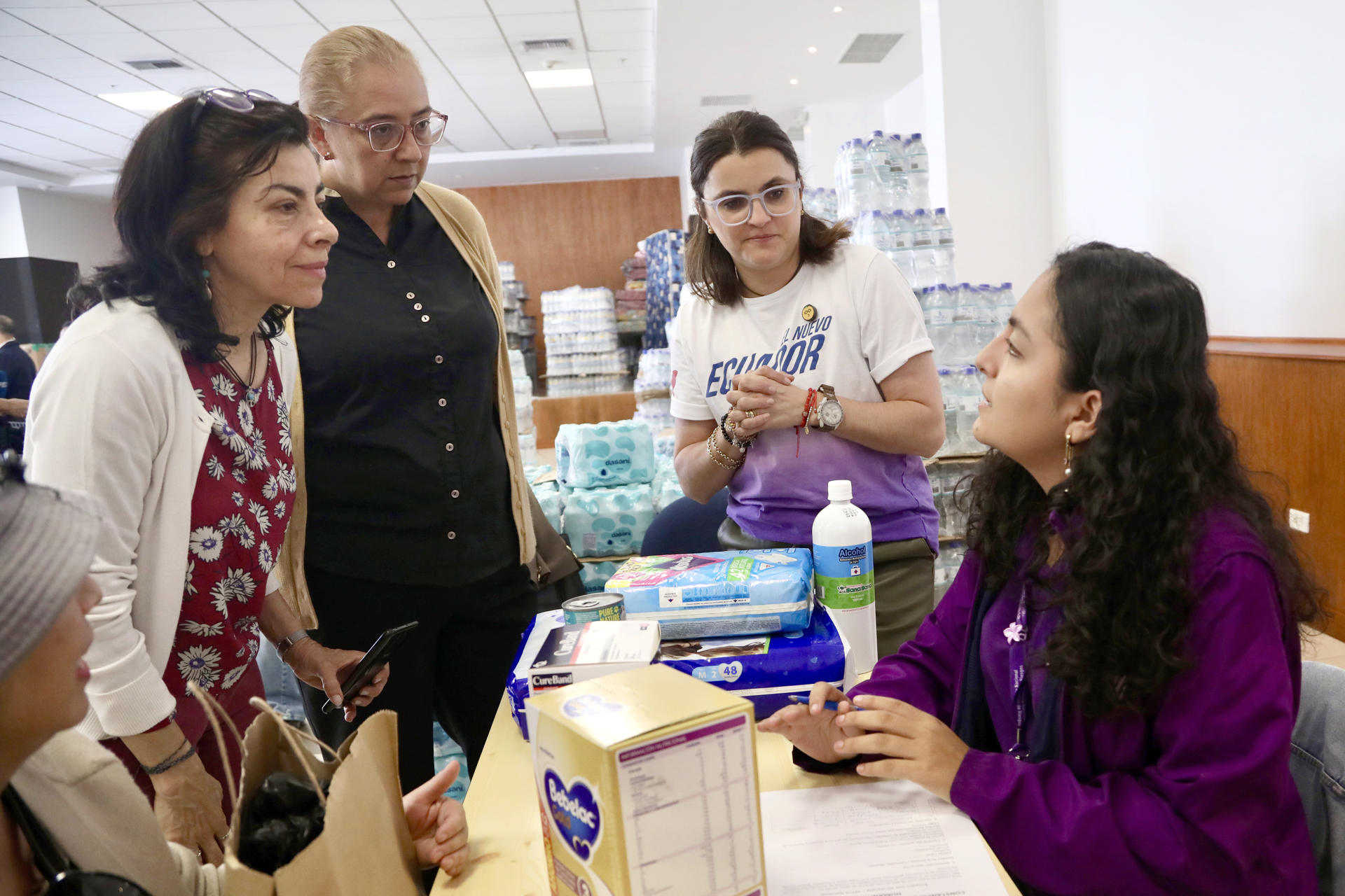 Ecuador espera enviar un avión diario con ayuda humanitaria a Venezuela esta semana