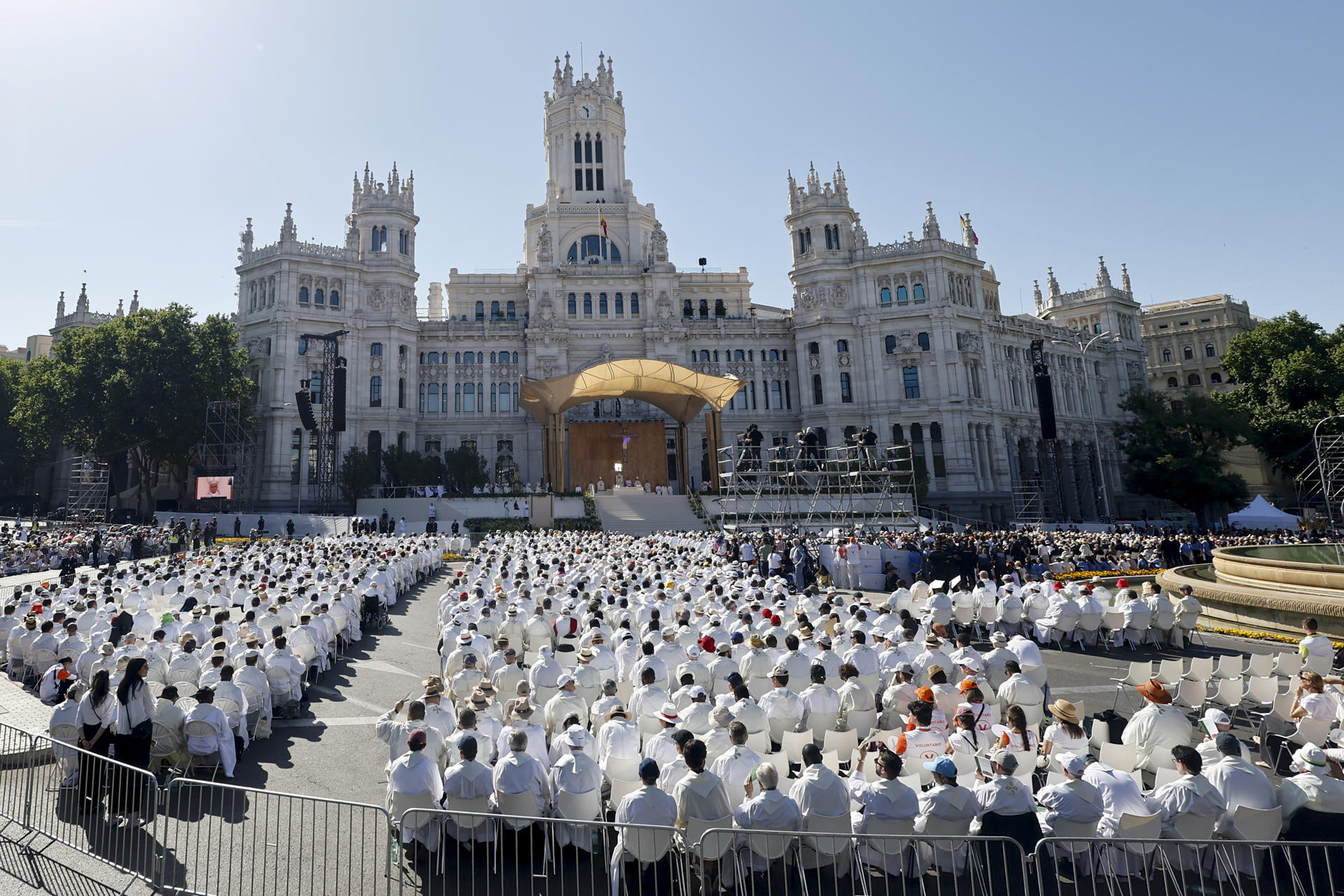 Un millón doscientas mil personas acuden a misa del papa en 