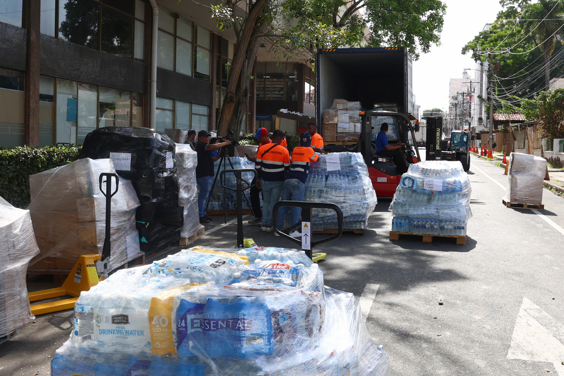 En solo dos días, Panamá reunió 100 toneladas de ayuda humanitaria para Venezuela (FOTOS)