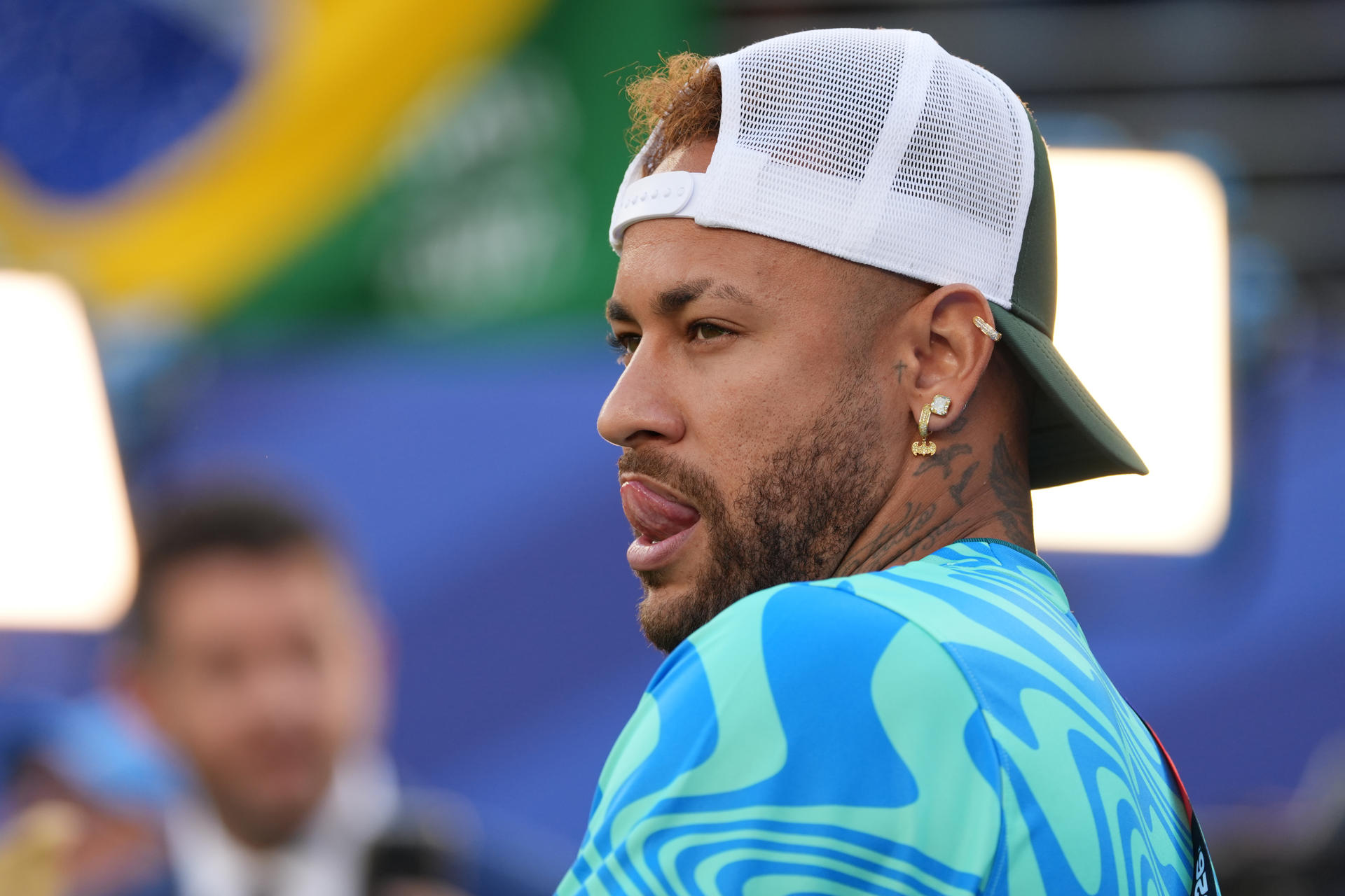 Neymar se entrenó con Brasil y asoma la posibilidad de jugar en el Mundial