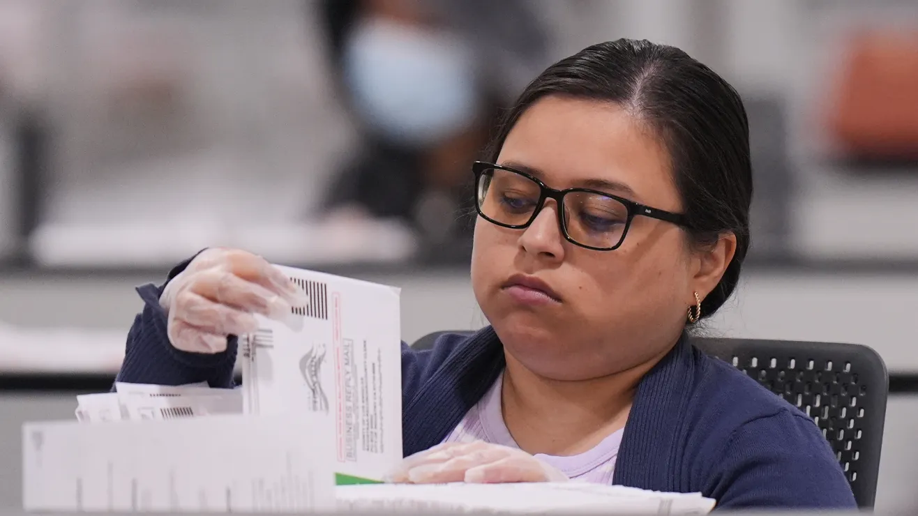 Departamento de Justicia vigilará el lento recuento de votos en la elección de California