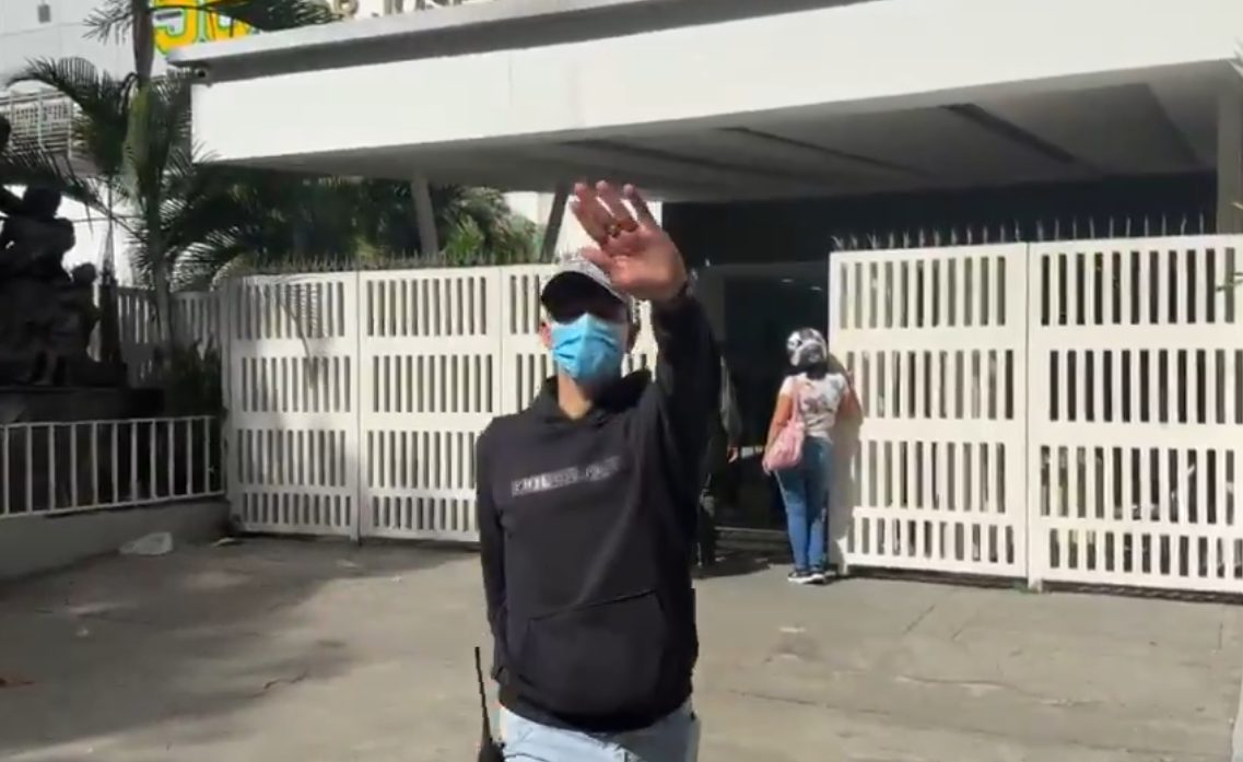 Impiden cobertura periodística de la entrega de ayuda humanitaria en el Hospital J.M. de los Ríos en Caracas (Video)