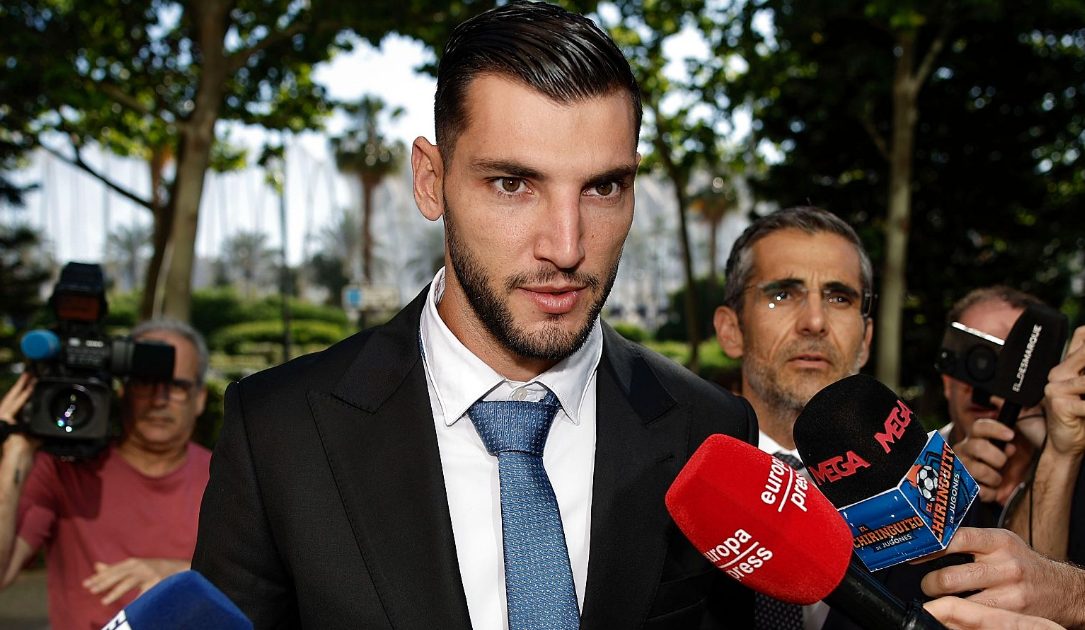 El futbolista español Rafa Mir, condenado a prisión por agresión sexual y lesiones