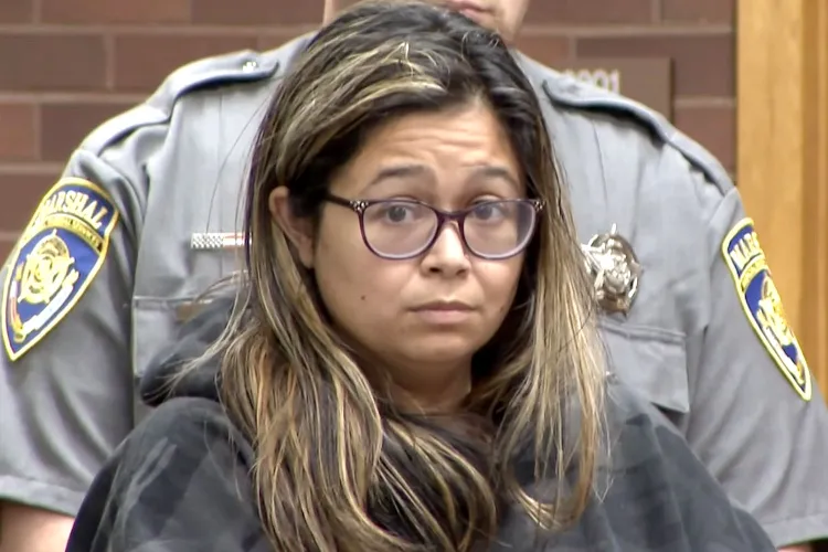 Mujer de Connecticut fue acusada de asesinar a su hijo recién nacido: lo abandonó en un contenedor de basura