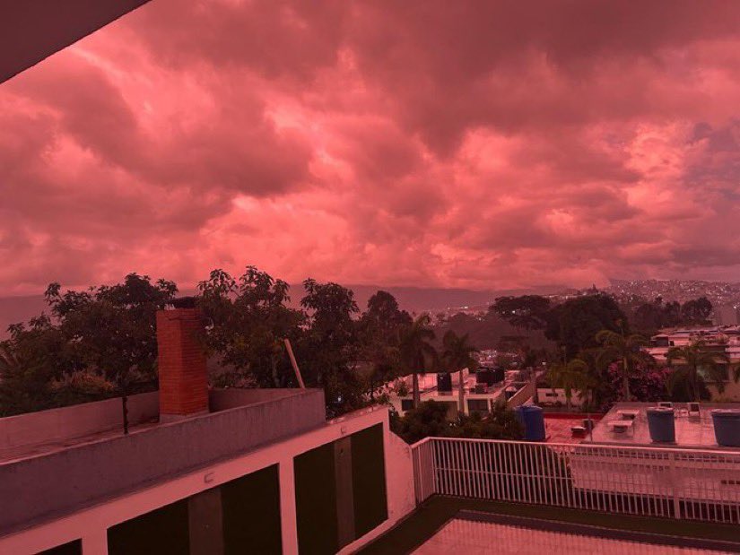 ¿Fue por los terremotos? La explicación detrás del cielo rojo que sorprendió a Caracas (IMÁGENES) 1 HMGorYcXEAARapi