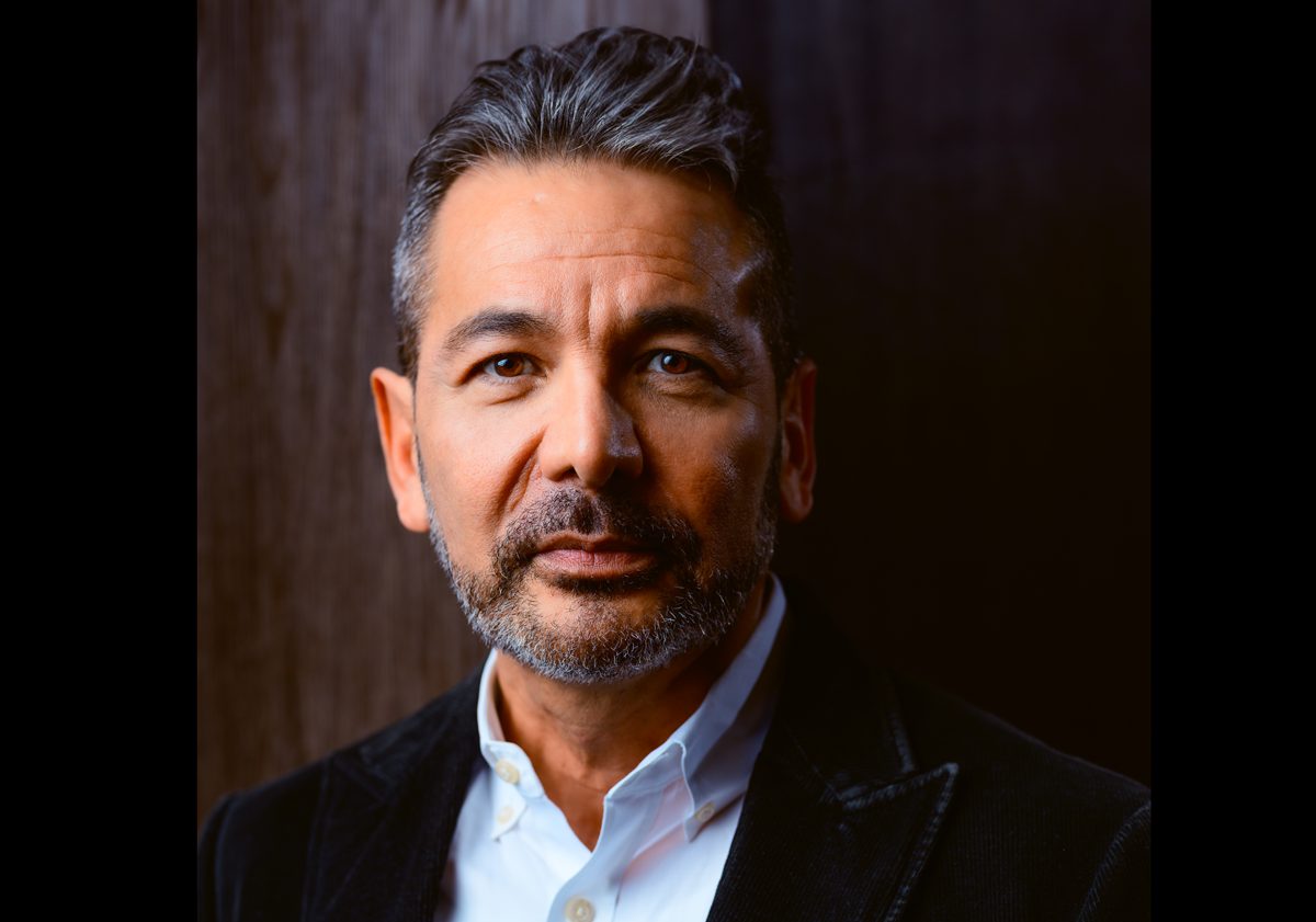 Robert Carmona-Borjas publica libro que revela el 