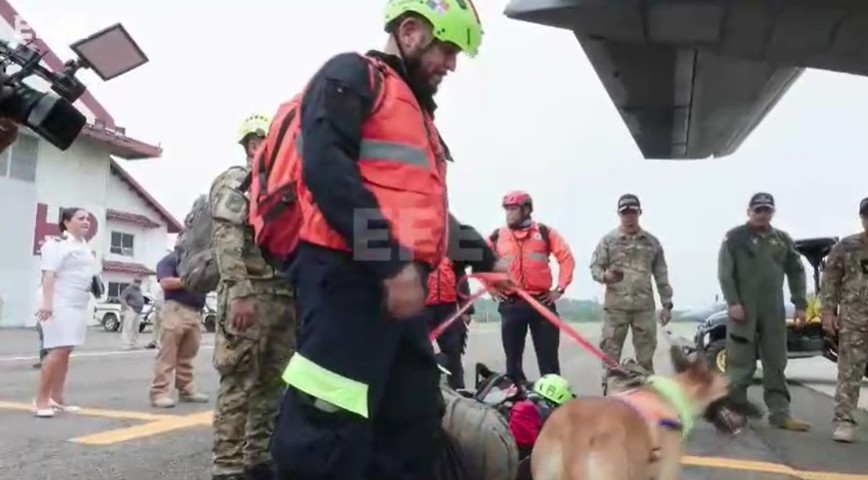 Panamá refuerza la misión de rescate en Venezuela con 50 especialistas y dos canes