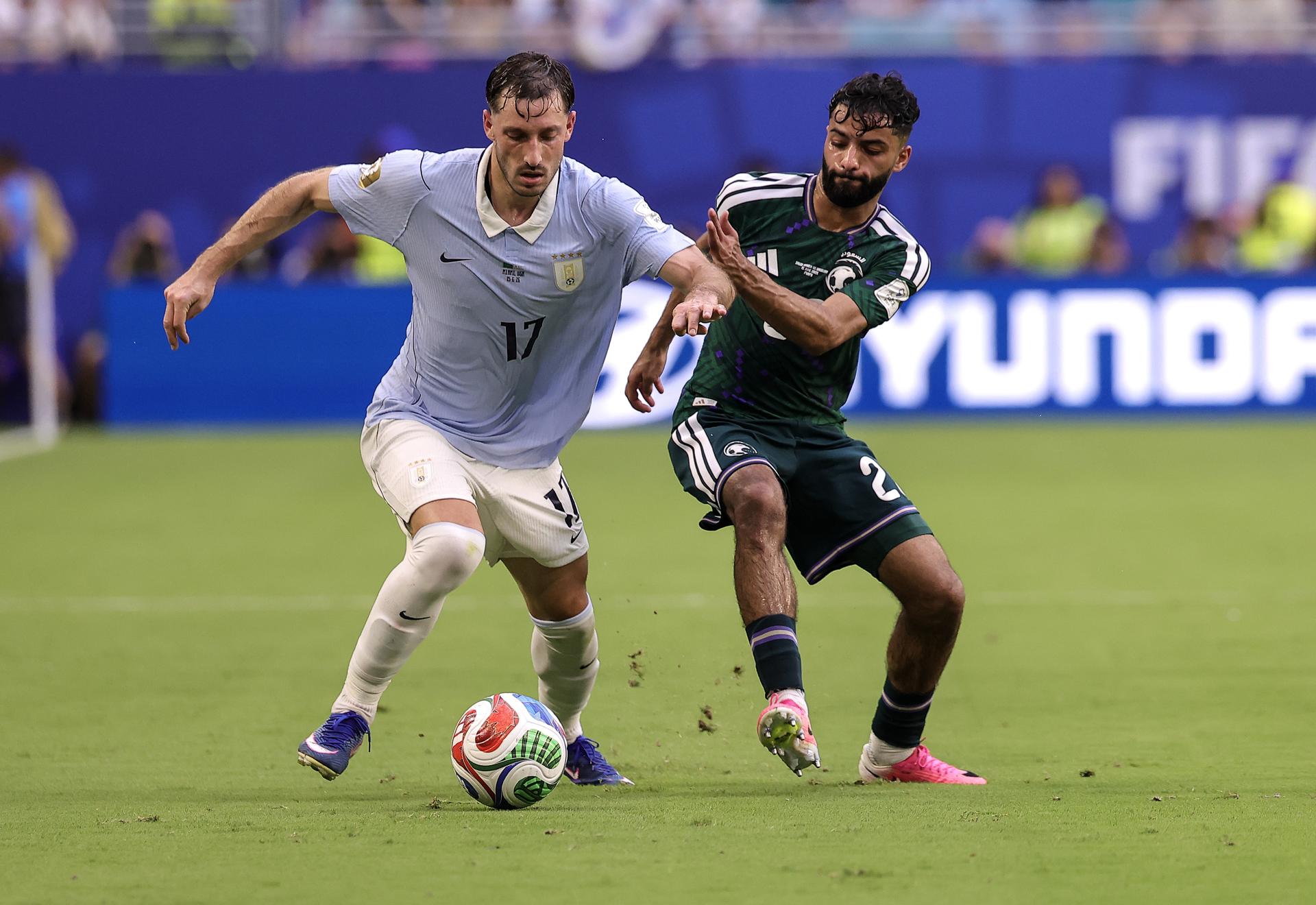 Uruguay salvó los corotos en su debut frente a Arabia Saudí con un empate agónico