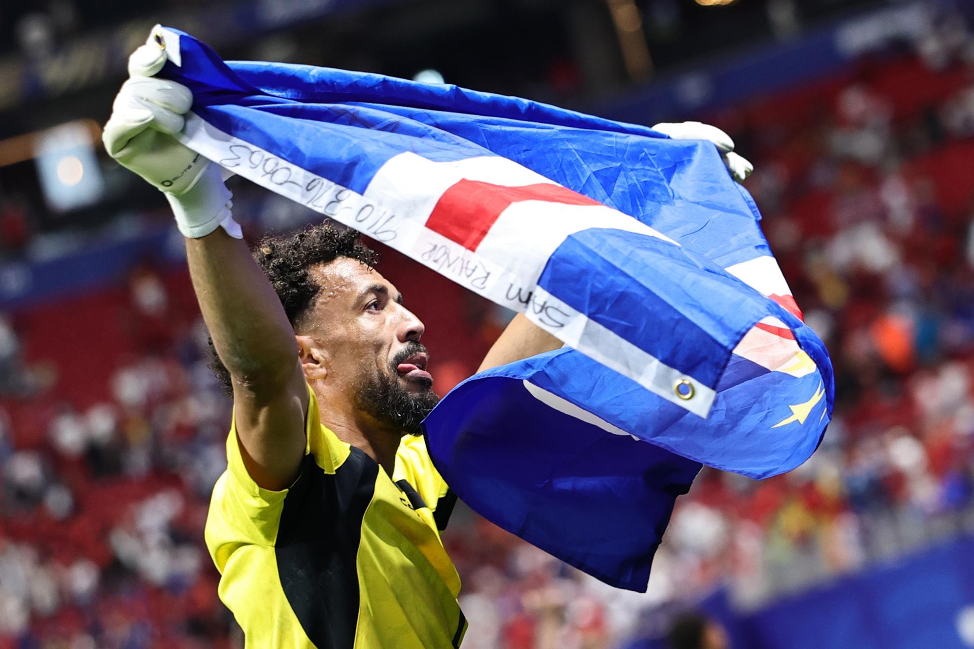 Vozinha, un héroe de 40 años que está sin equipo: el portero de Cabo Verde ahora es una estrella en redes
