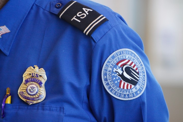 La TSA cambió controles en aeropuertos de EEUU: tres novedades que transforman el paso por seguridad