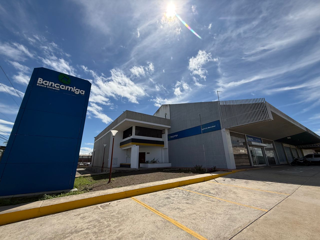 Manos unidas por Venezuela: Bancamiga exonera comisiones y sus agencias sirven como centros de acopio