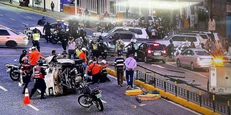 Difundieron impactante VIDEO del accidente que puso en vilo la vida de dos motorizados en la Plaza Altamira