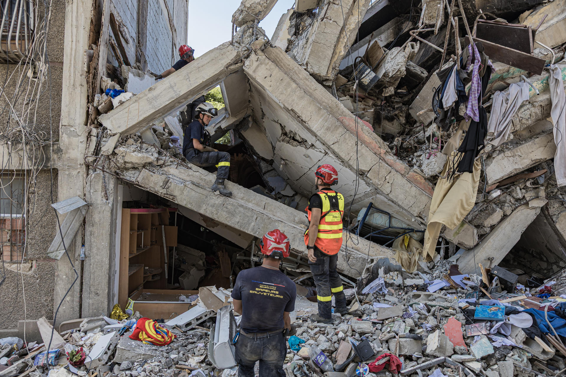 Milagro en Macuto: un niño de 12 años fue rescatado con vida cinco días después de los terremotos (VIDEOS)