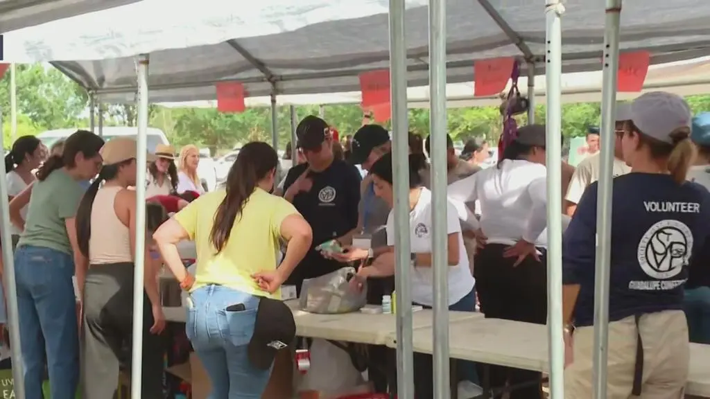 Miles de voluntarios de Miami trabajan incansablemente para enviar ayuda a Venezuela
