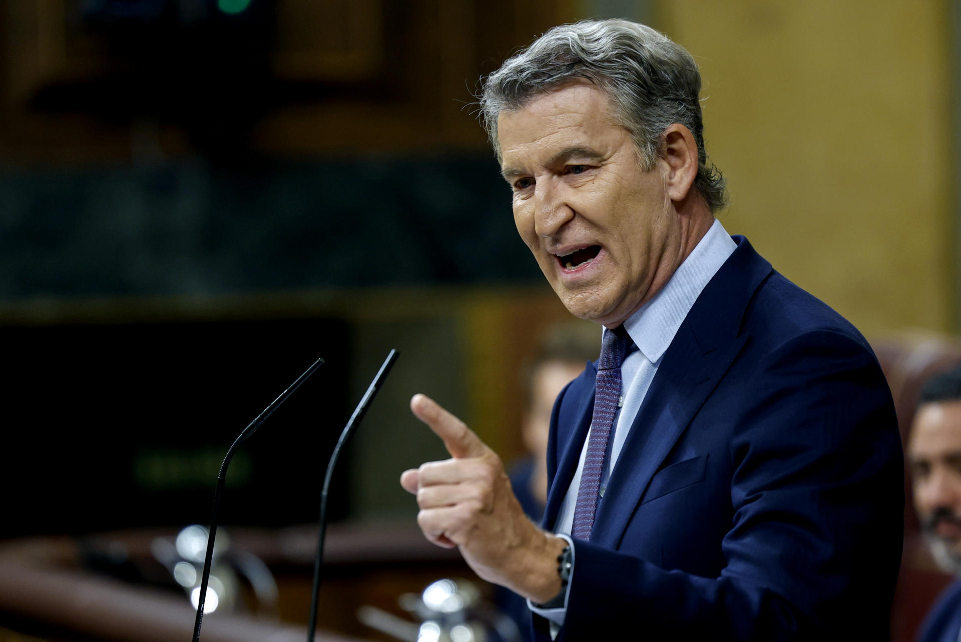 Feijóo, a puño limpio para censurar a Sánchez: Usted es el nexo político corruptor