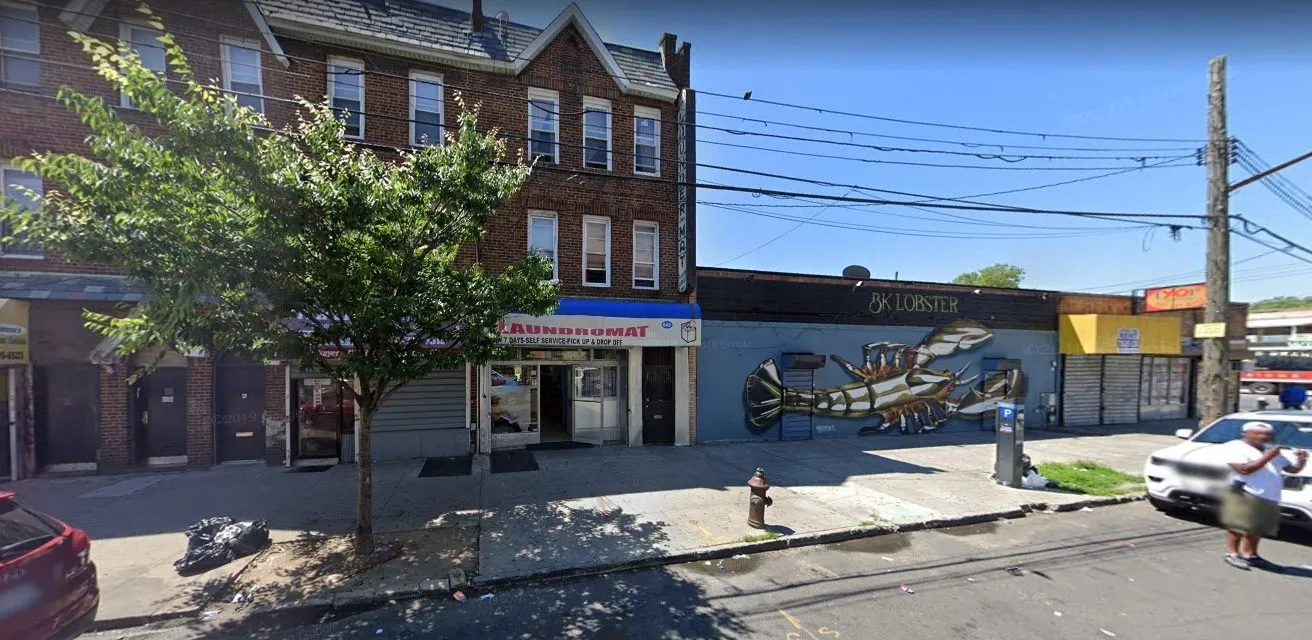 Horror en Nueva York: hombre resultó apuñalado en el ojo dentro de una barbería de Brooklyn