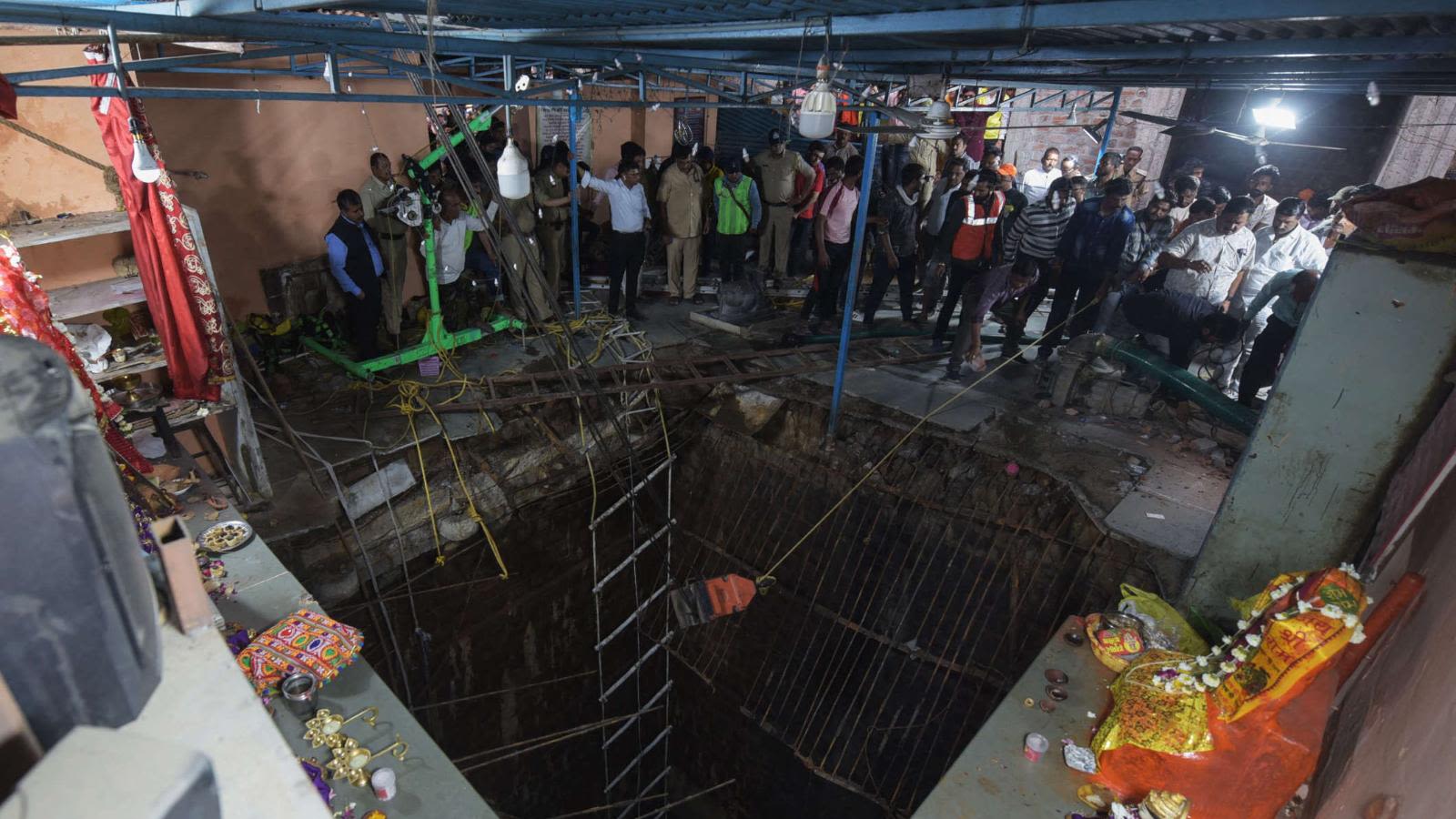 Tragedia en un templo religioso: techo colapsa en plena oración de fieles y deja siete muertos en India