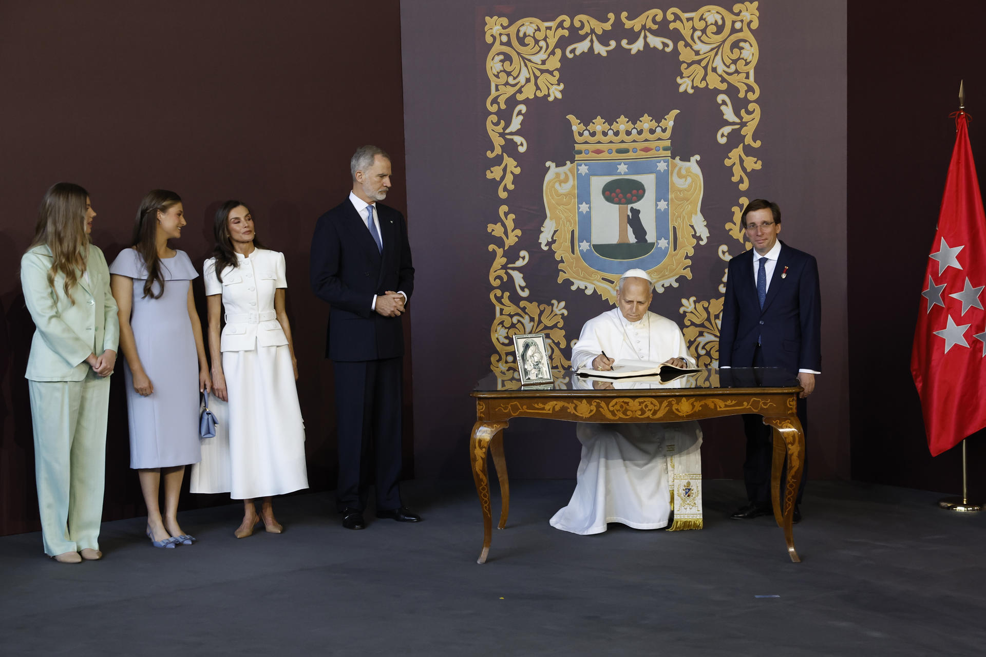 La infanta Sofía sigue la estela de su madre y opta por un t