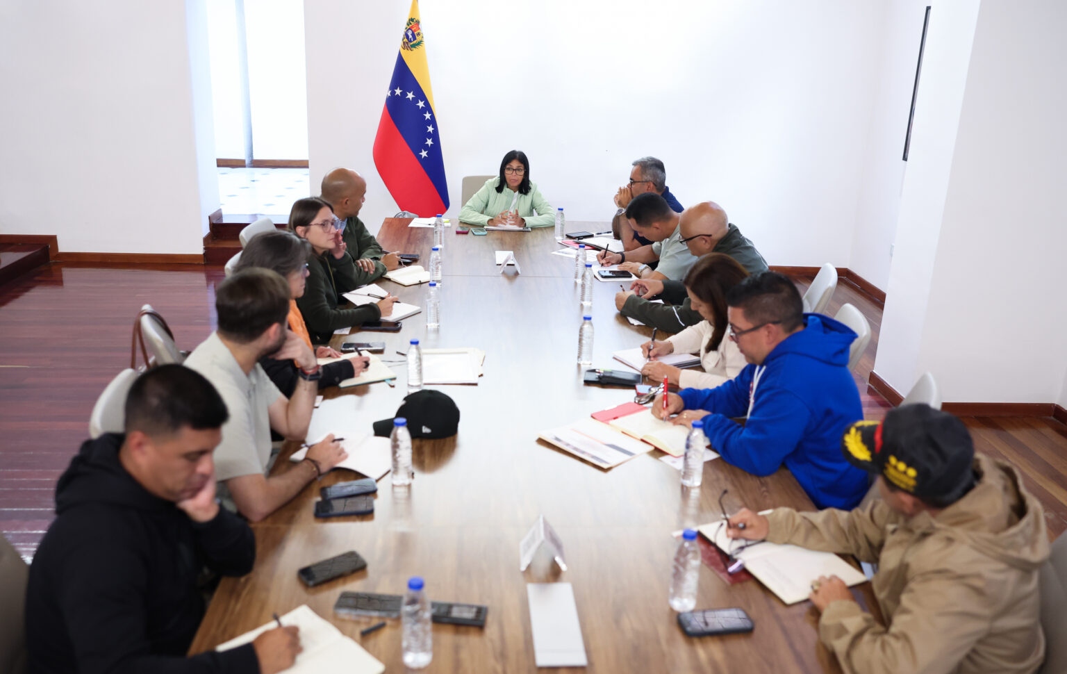Cover image for Delcy Rodríguez anuncia suspensión de clases y creación de comisiones