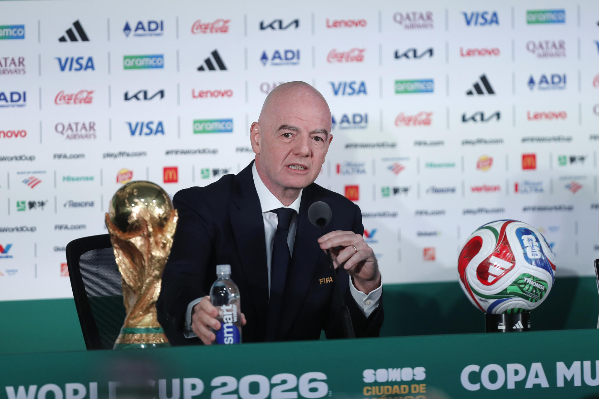 En medio de las tensiones con EEUU, Infantino celebró presen