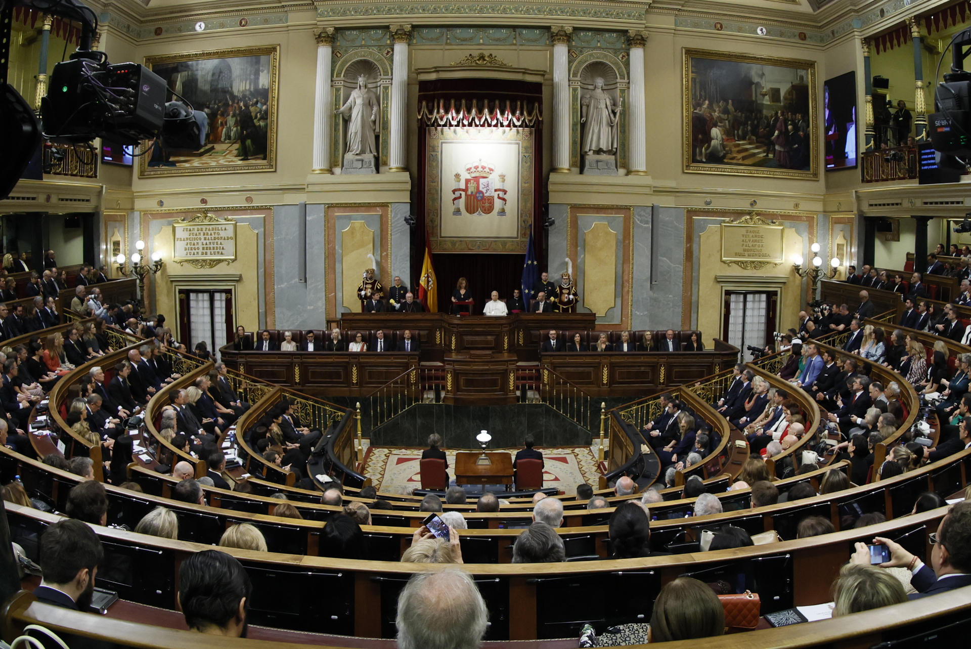 León XIV pide solidaridad con los migrantes y justicia en lo