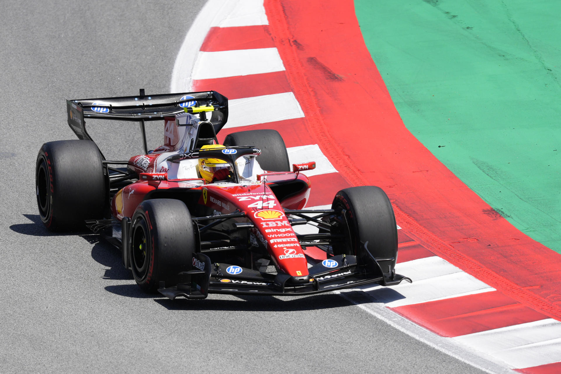 Lewis Hamilton dominó en Montmeló para lograr su primer triunfo con Ferrari