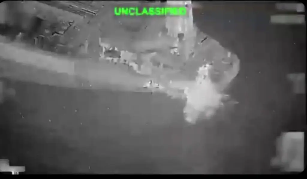 Un caza F/A-18 de EEUU impidió que buque cisterna 