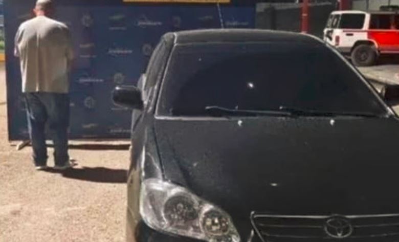 Le pusieron los ganchos a un hombre que usó un carro para herir gravemente a su esposa en Zulia
