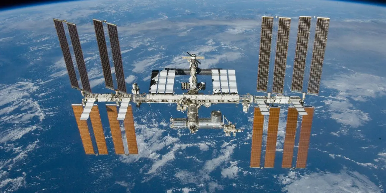 Nasa prepara a la tripulación de la Estación Espacial Internacional para una posible evacuación ante una fuga de aire