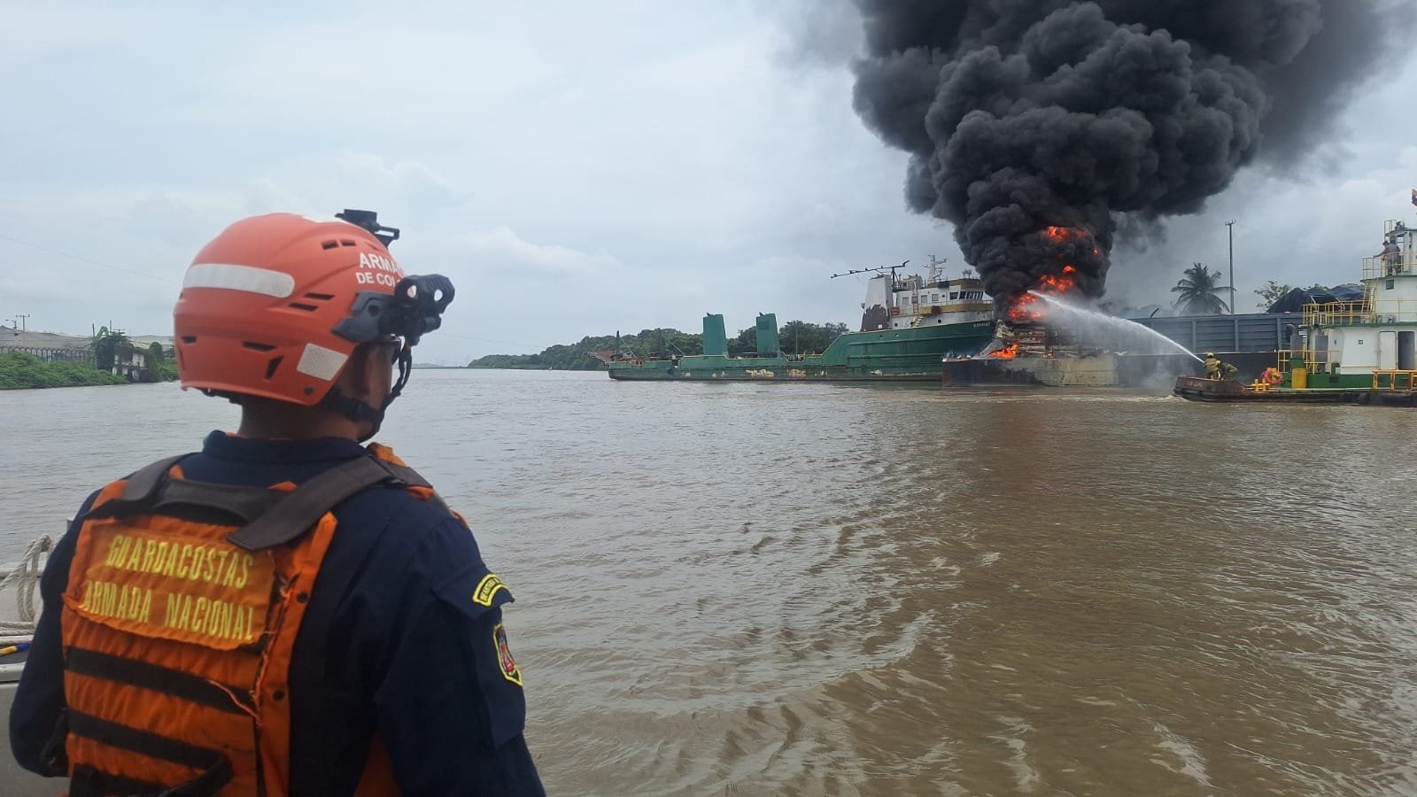 Impactante explosión de una embarcación en Colombia dejó cuatro muertos y más de 10 heridos (VIDEOS)