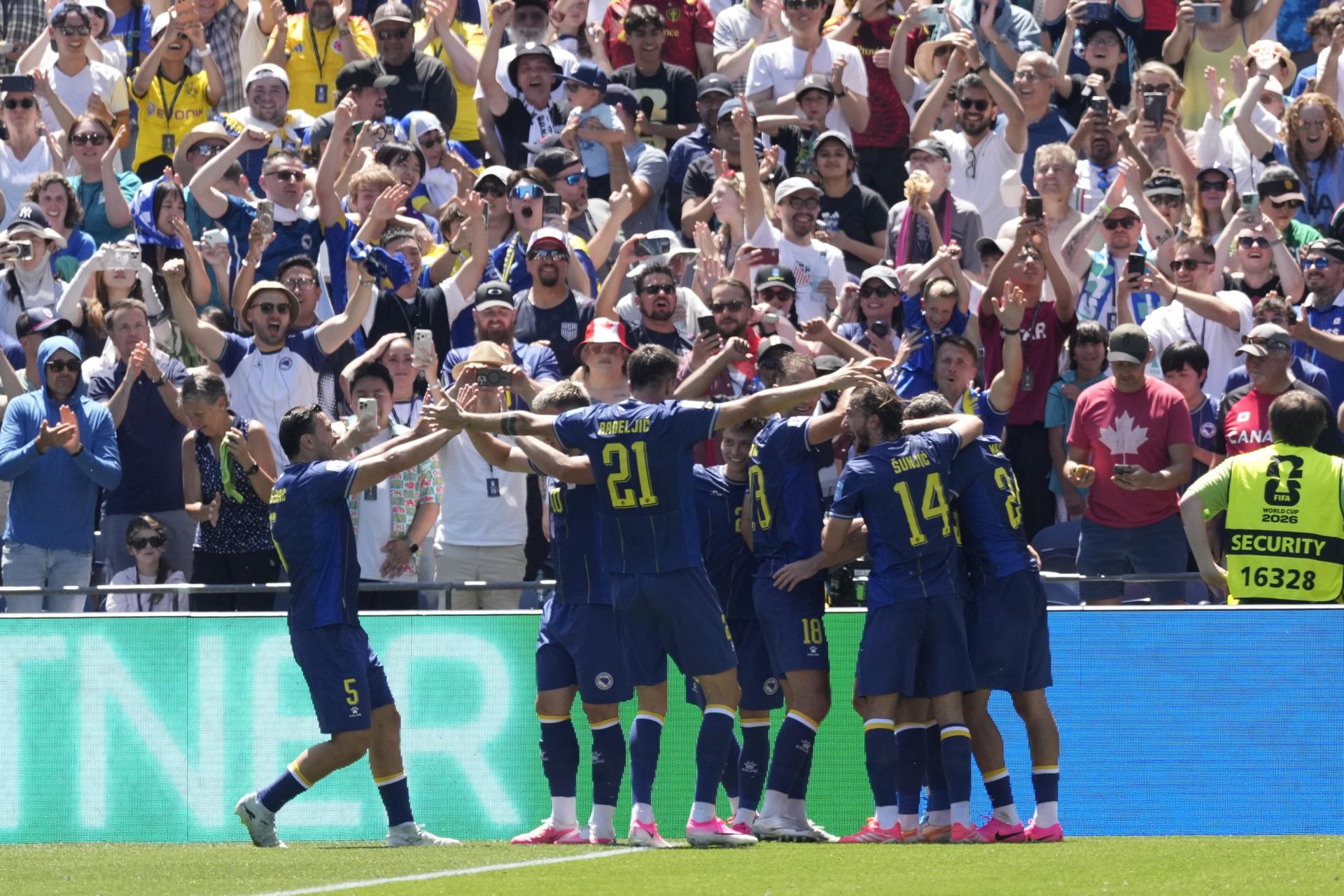Bosnia eliminó a Catar y se aferró al sueño de poder clasificar a los dieciseisavos del Mundial 2026