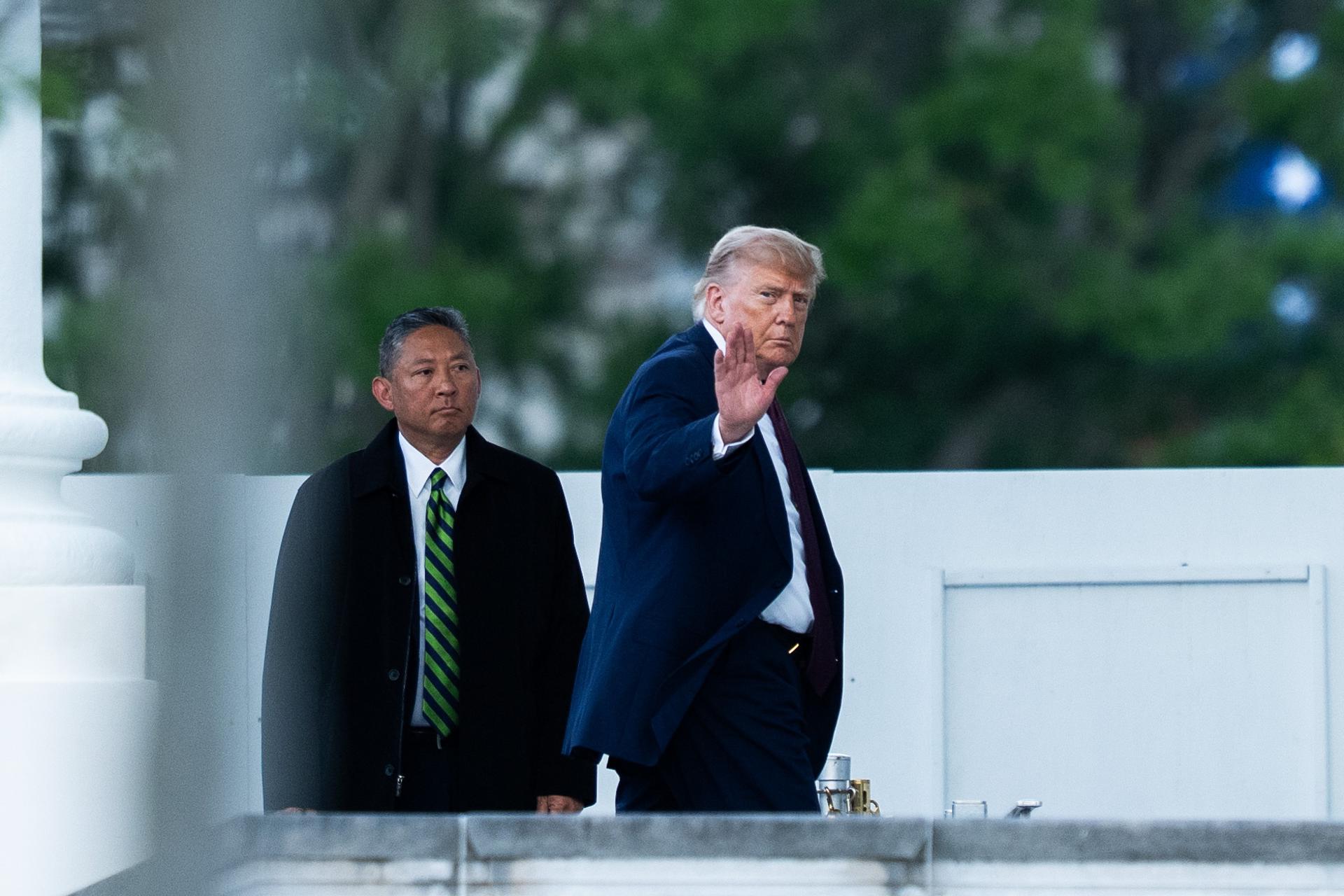 Trump amenaza con terminar las negociaciones si Irán cobra peajes en el estrecho de Ormuz