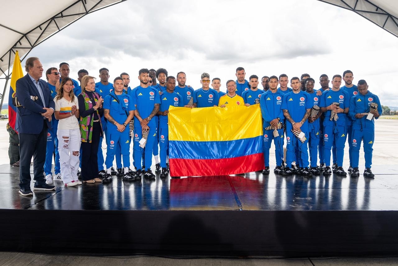 La hija de Petro le pidió una foto a James y el futbolista la dejó "en visto" (VIDEO)