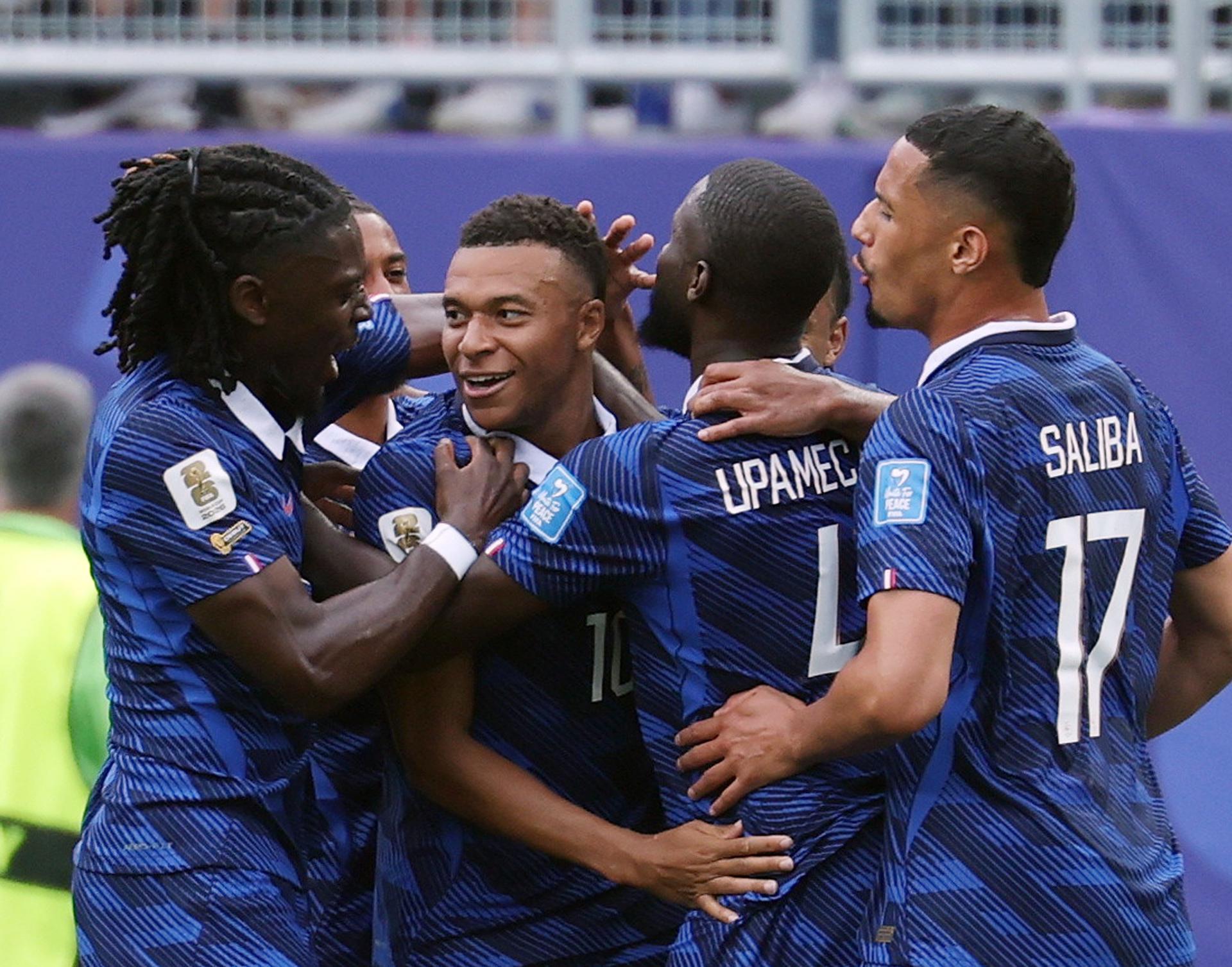 Con un estelar Mbappé, Francia goleó a Irak y aseguró su clasificación a los dieciseisavos del Mundial