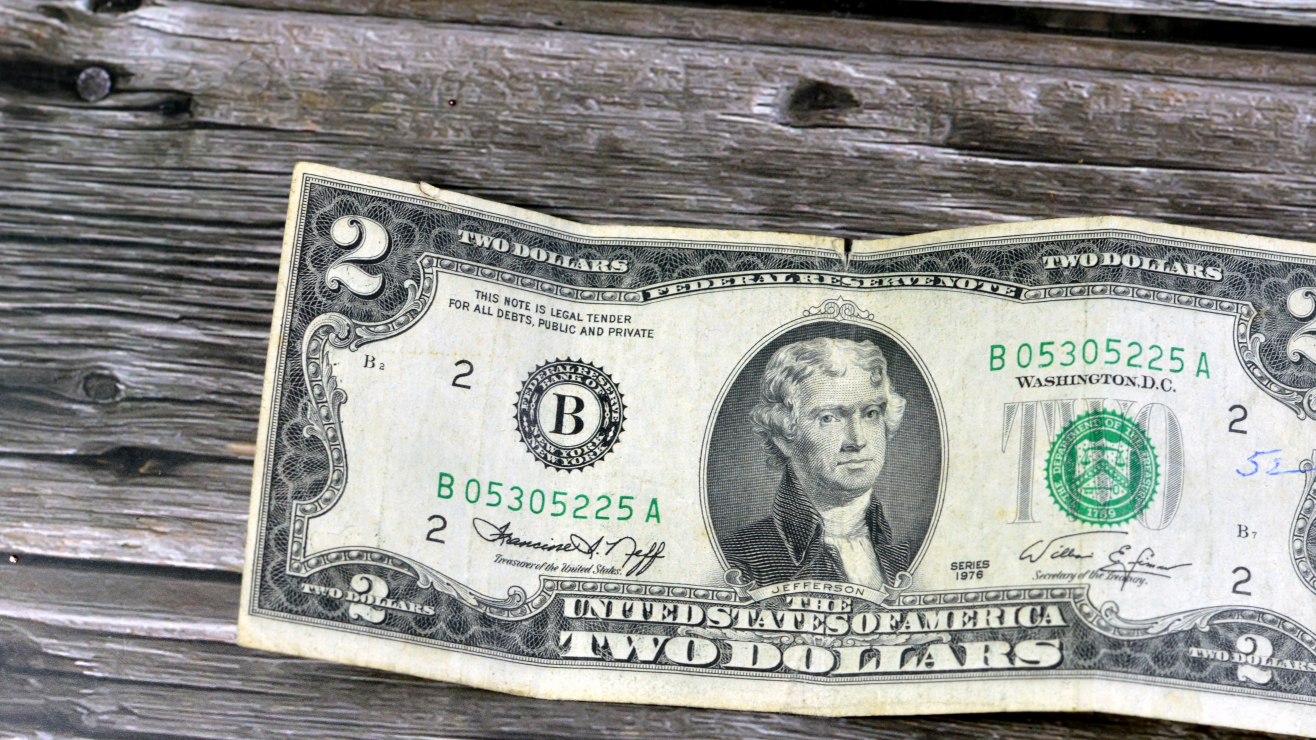 ¿Tienes billetes de 2 dólares? Presta atención a estos detalles para saber si valen más