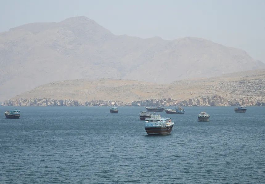 Omán anuncia un "corredor marítimo temporal" en el estrecho de Ormuz sin cobrar tasas