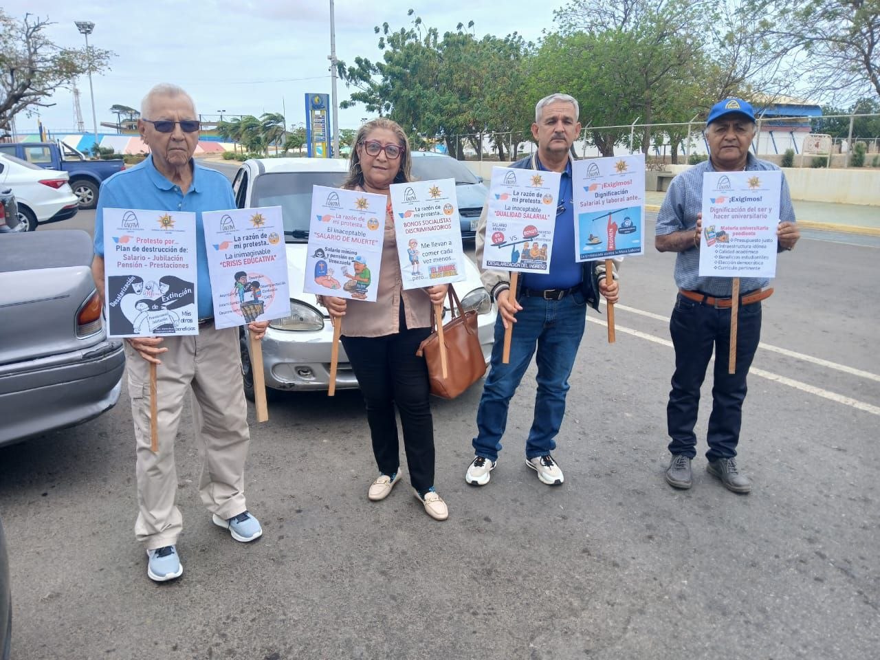 Maestros de Falcón preparados para la protesta de 