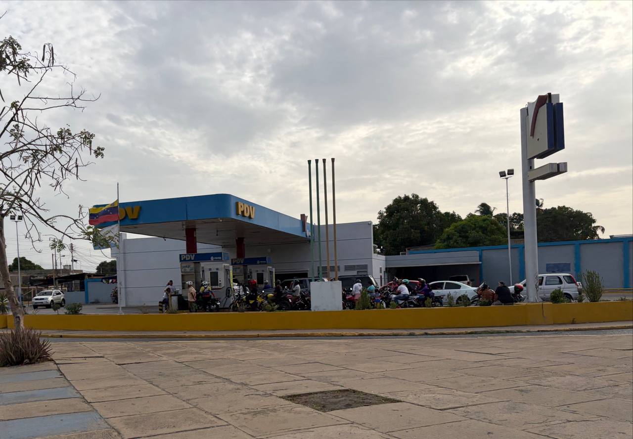 Hasta tres horas en cola deben pasar conductores e