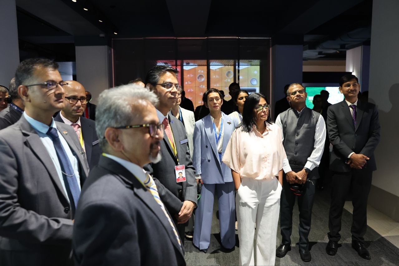 Cover image for Delcy Rodríguez finaliza su agenda en la India con visitas a sectores industriales y educativos