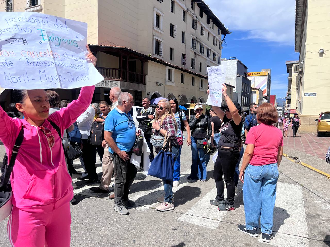 Trabajadores de la salud en Mérida protestaron par