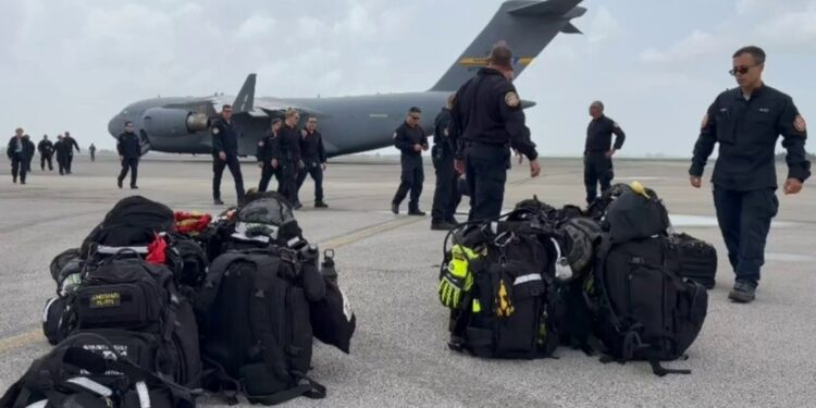 Aviones C-17 de la Fuerza Aérea de EEUU transportan equipos de búsqueda y rescate a Venezuela