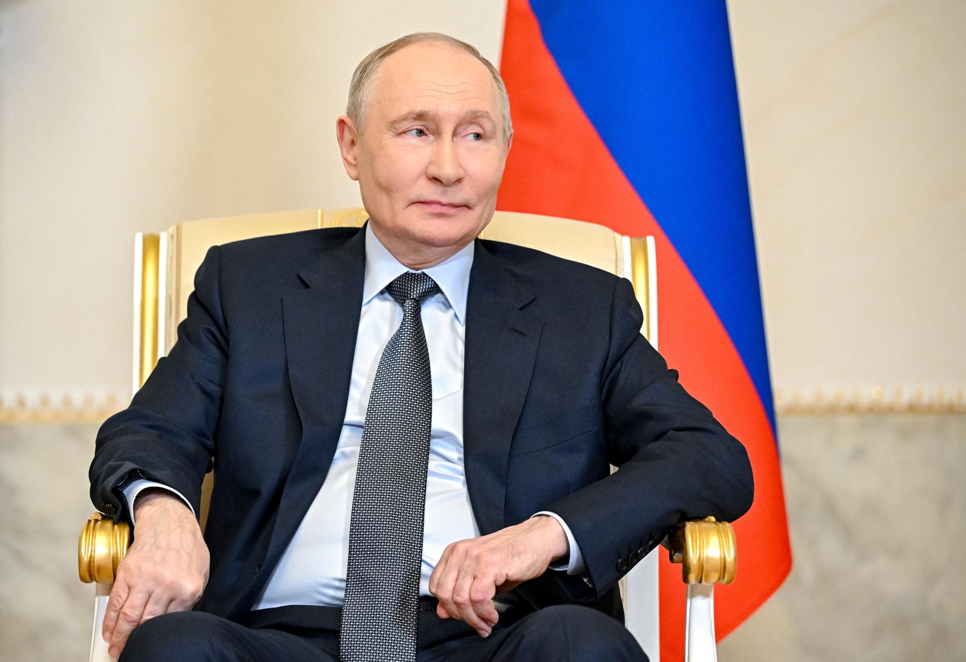 Cover image for Putin dice que no piensa "aún" en presentarse a la reelección en 2030