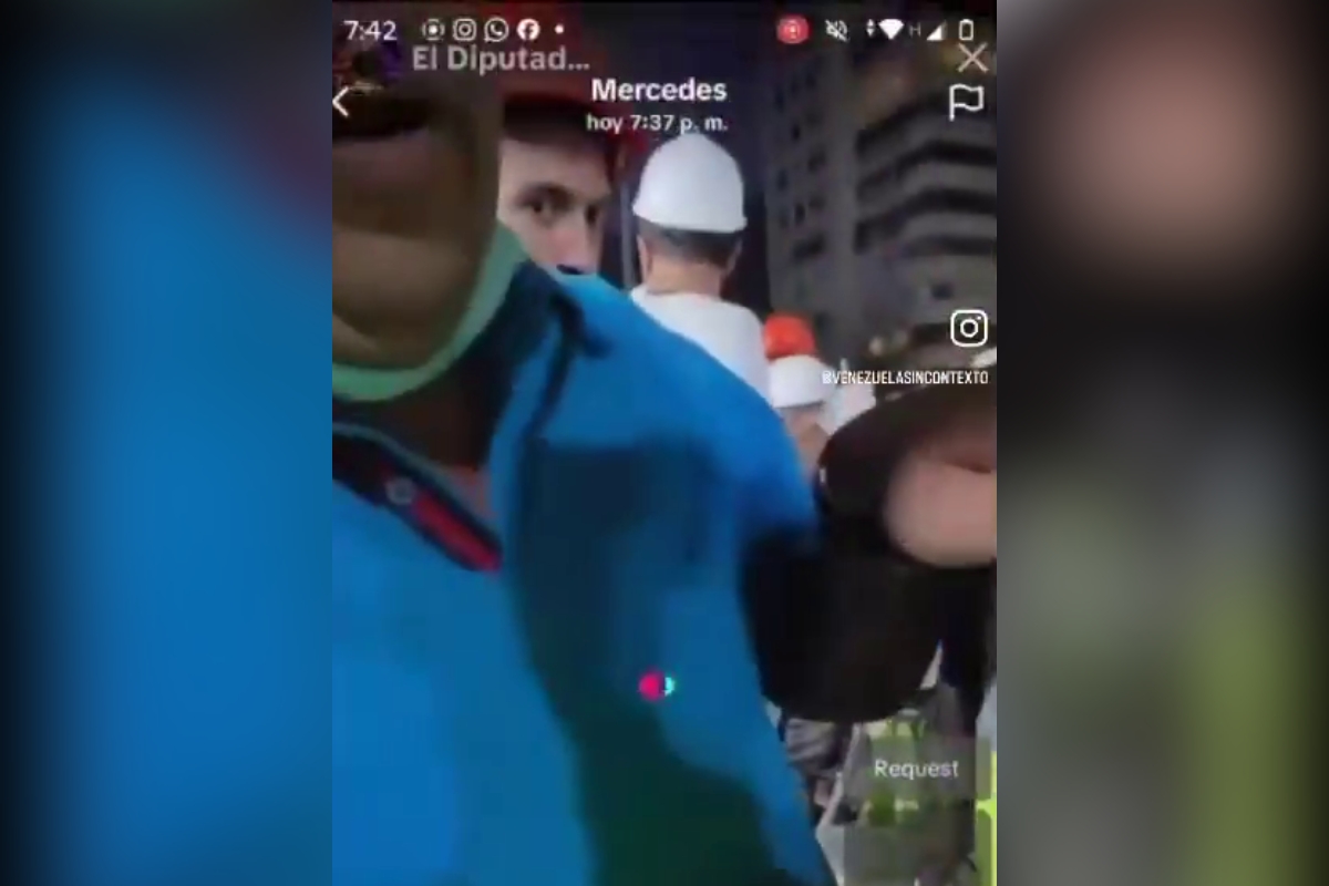 Periodista transmitía los daños del terremoto y terminó amedrentado por el Sebin (VIDEO)
