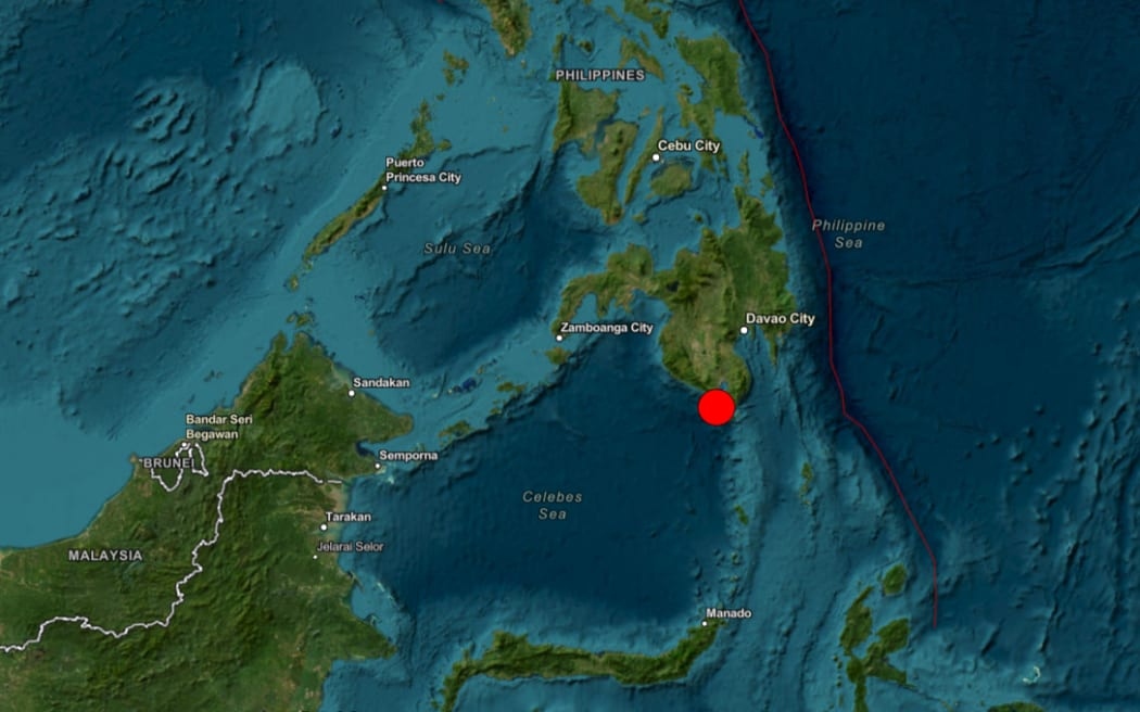 Un fuerte terremoto de magnitud 7,8 sacudió Filipinas y prov