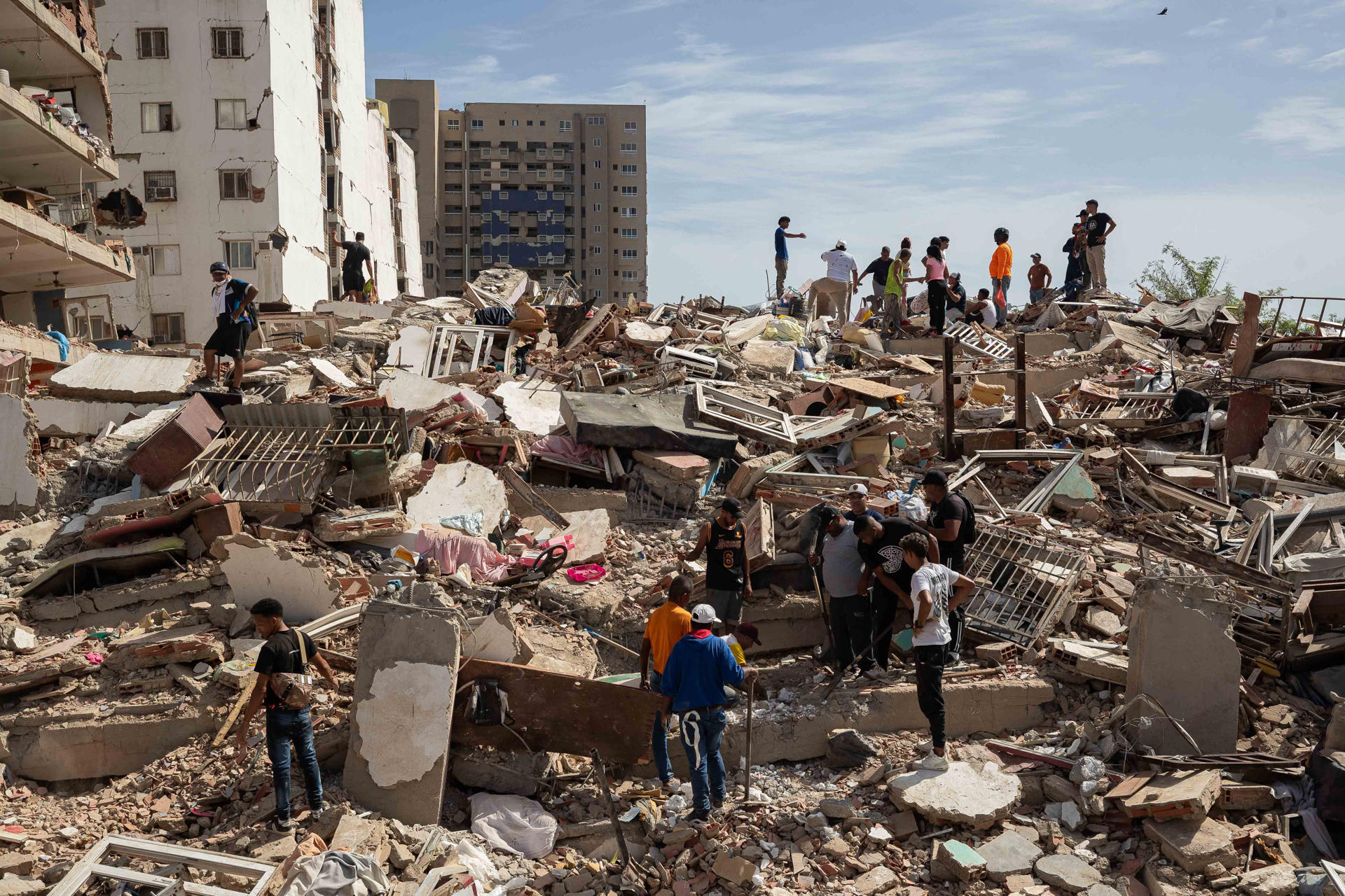 Imágenes satelitales muestran la magnitud de la devastación en La Guaira tras los terremotos