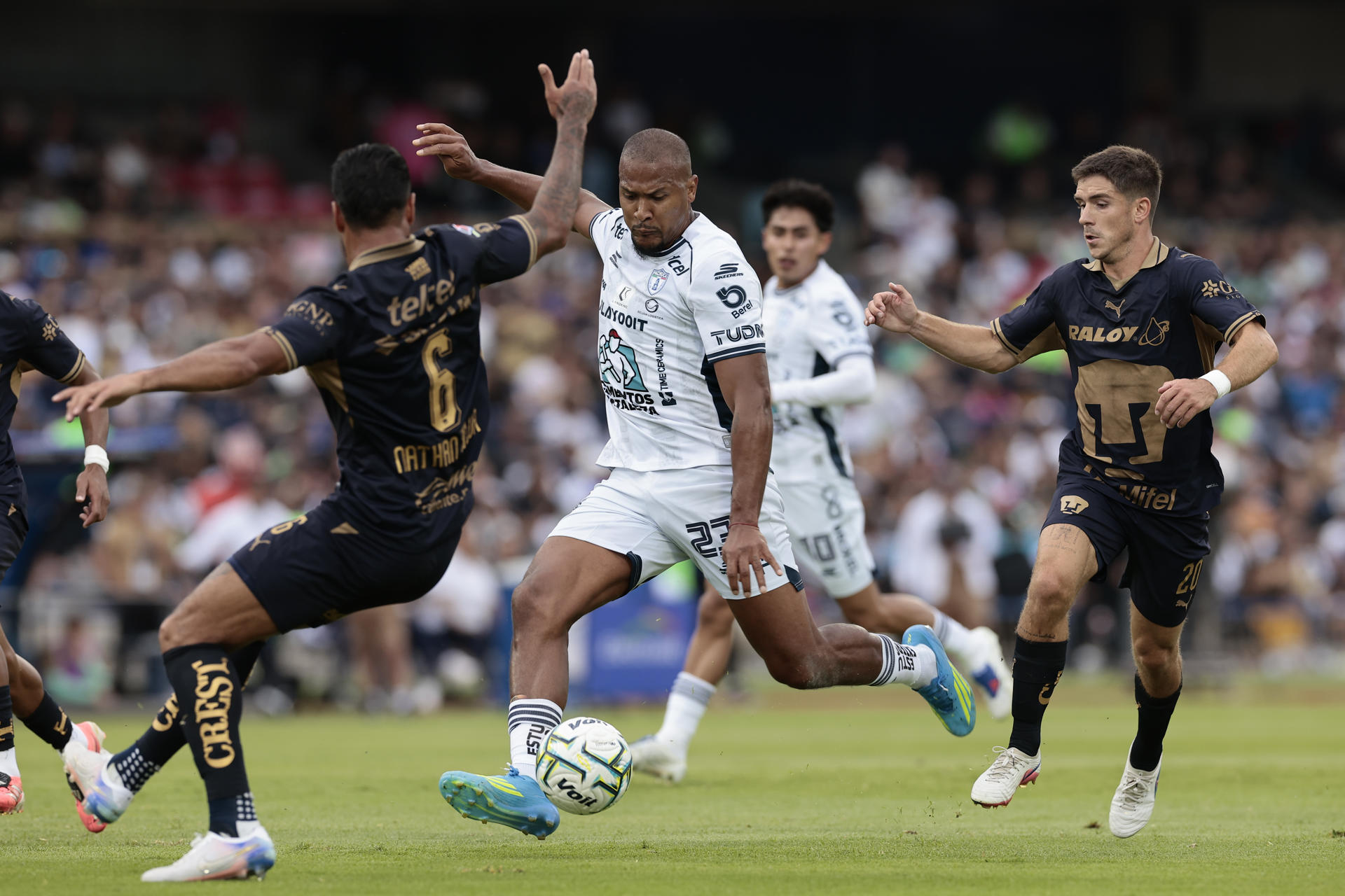 Salomón Rondón saltó al liderato de los goleadores del fútbol mexicano