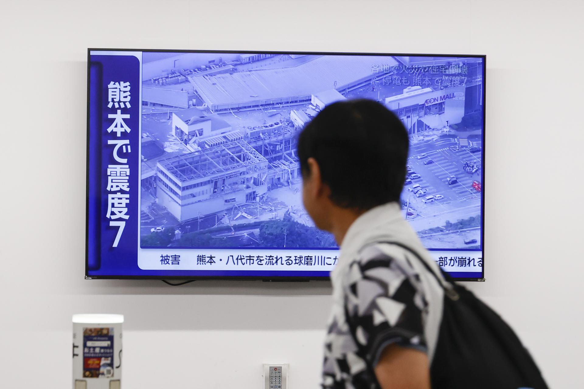 Heridos y atrapados por derrumbe en un centro comercial tras el terremoto de 7,1 en Japón